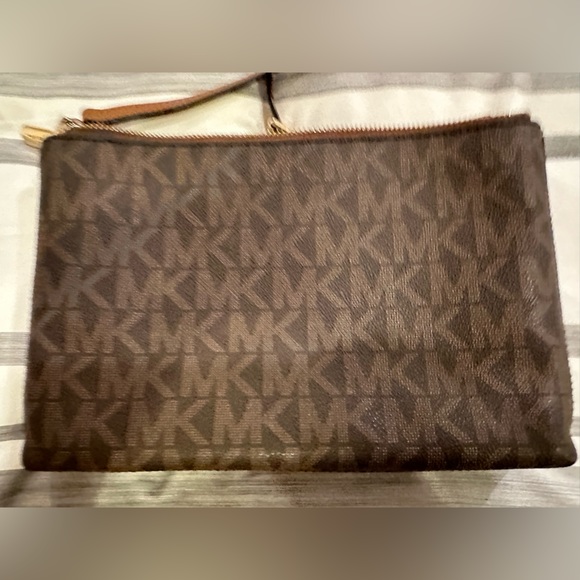 Michael Kors Crossbody Purse - Picture 1 of 5
